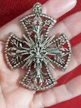 Elegant Silver Cross Pendant Necklace